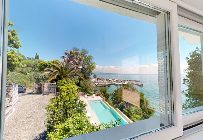 Villa in Manerba del Garda - Villa Flora fronte spiaggia By Bookinggardalake Villa in Manerba del Garda - Villa Flora fronte spiaggia By Bookinggardalake