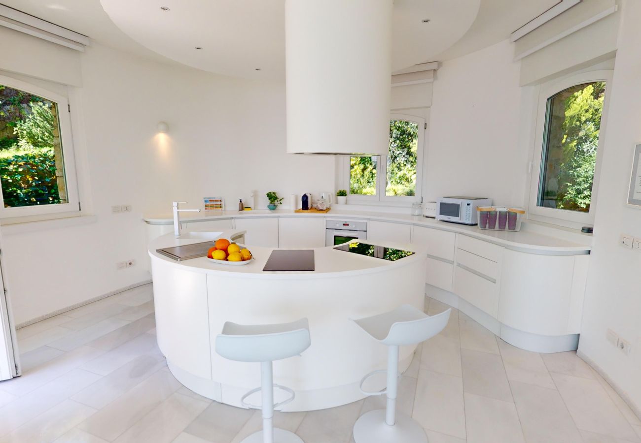 Villa in Manerba del Garda - Villa Flora fronte spiaggia By Bookinggardalake Villa in Manerba del Garda - Villa Flora fronte spiaggia By Bookinggardalake