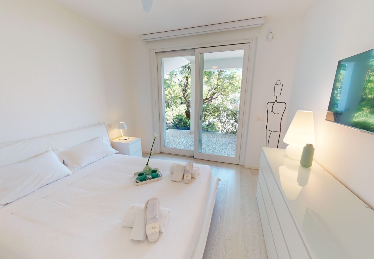 Villa in Manerba del Garda - Villa Flora fronte spiaggia By Bookinggardalake Villa in Manerba del Garda - Villa Flora fronte spiaggia By Bookinggardalake