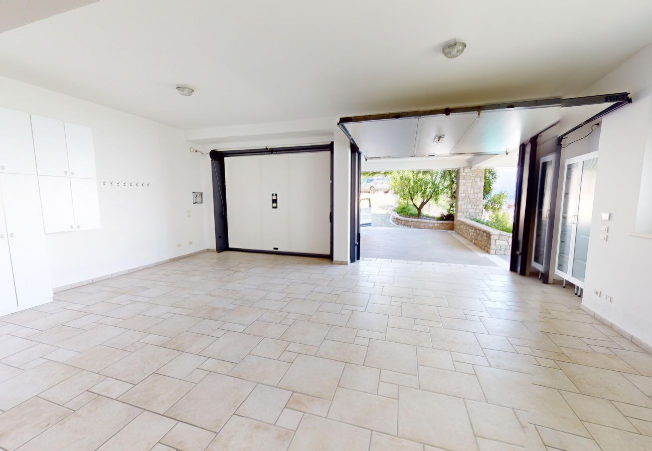 Villa in Manerba del Garda - Villa Flora fronte spiaggia By Bookinggardalake Villa in Manerba del Garda - Villa Flora fronte spiaggia By Bookinggardalake