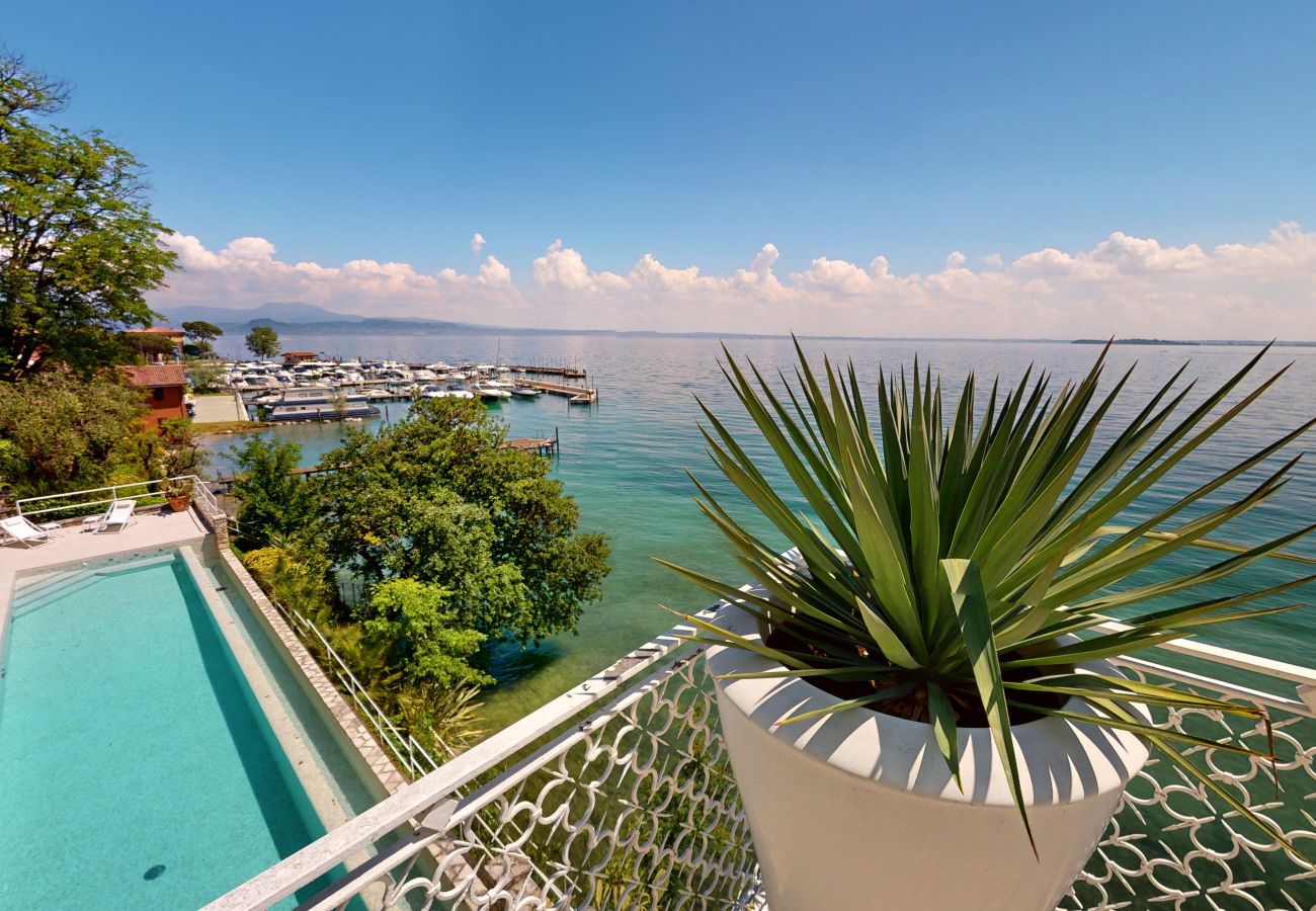 Villa in Manerba del Garda - Villa Flora fronte spiaggia By Bookinggardalake Villa in Manerba del Garda - Villa Flora fronte spiaggia By Bookinggardalake