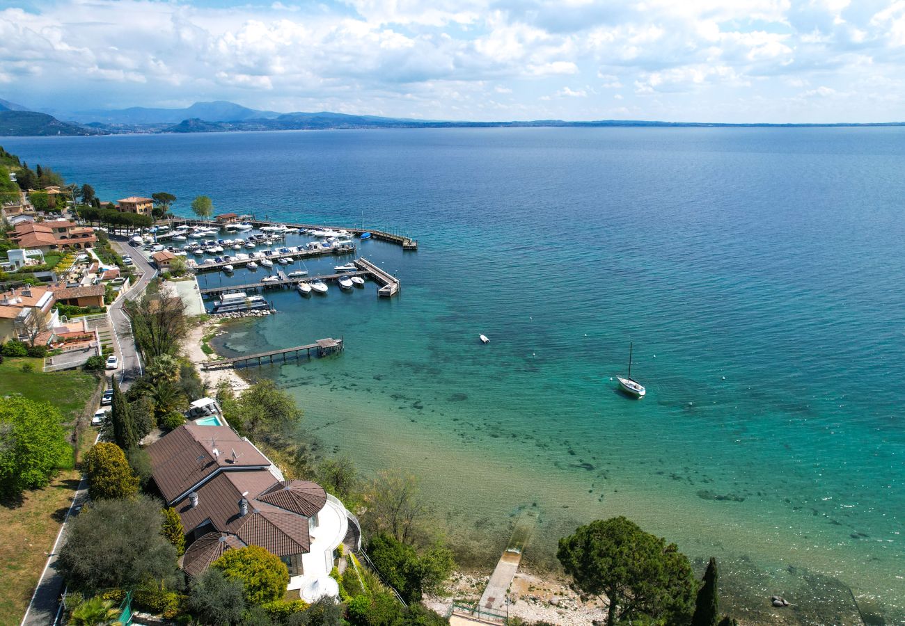 Villa in Manerba del Garda - Villa Flora fronte spiaggia By Bookinggardalake Villa in Manerba del Garda - Villa Flora fronte spiaggia By Bookinggardalake