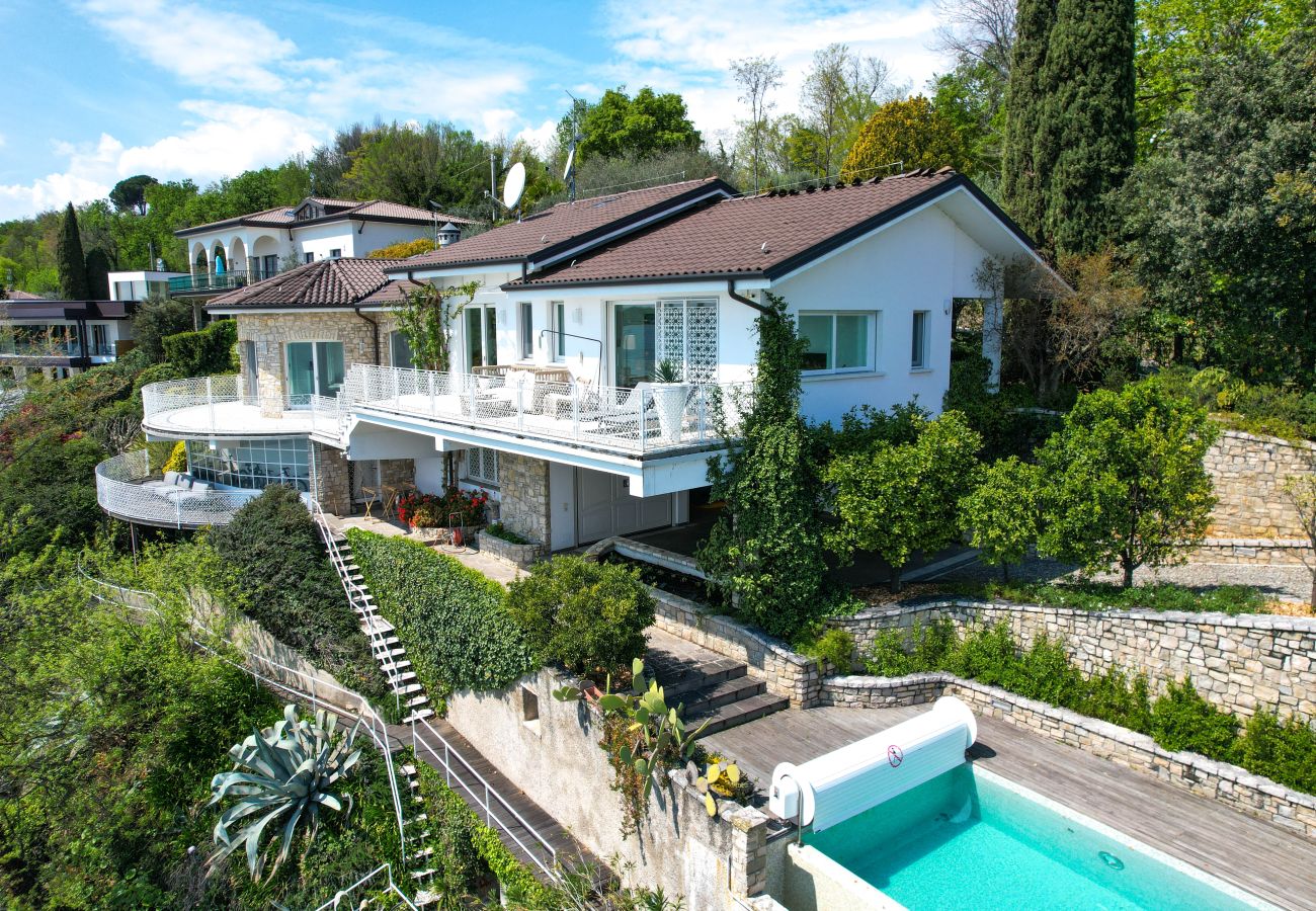 Villa in Manerba del Garda - Villa Flora fronte spiaggia By Bookinggardalake Villa in Manerba del Garda - Villa Flora fronte spiaggia By Bookinggardalake