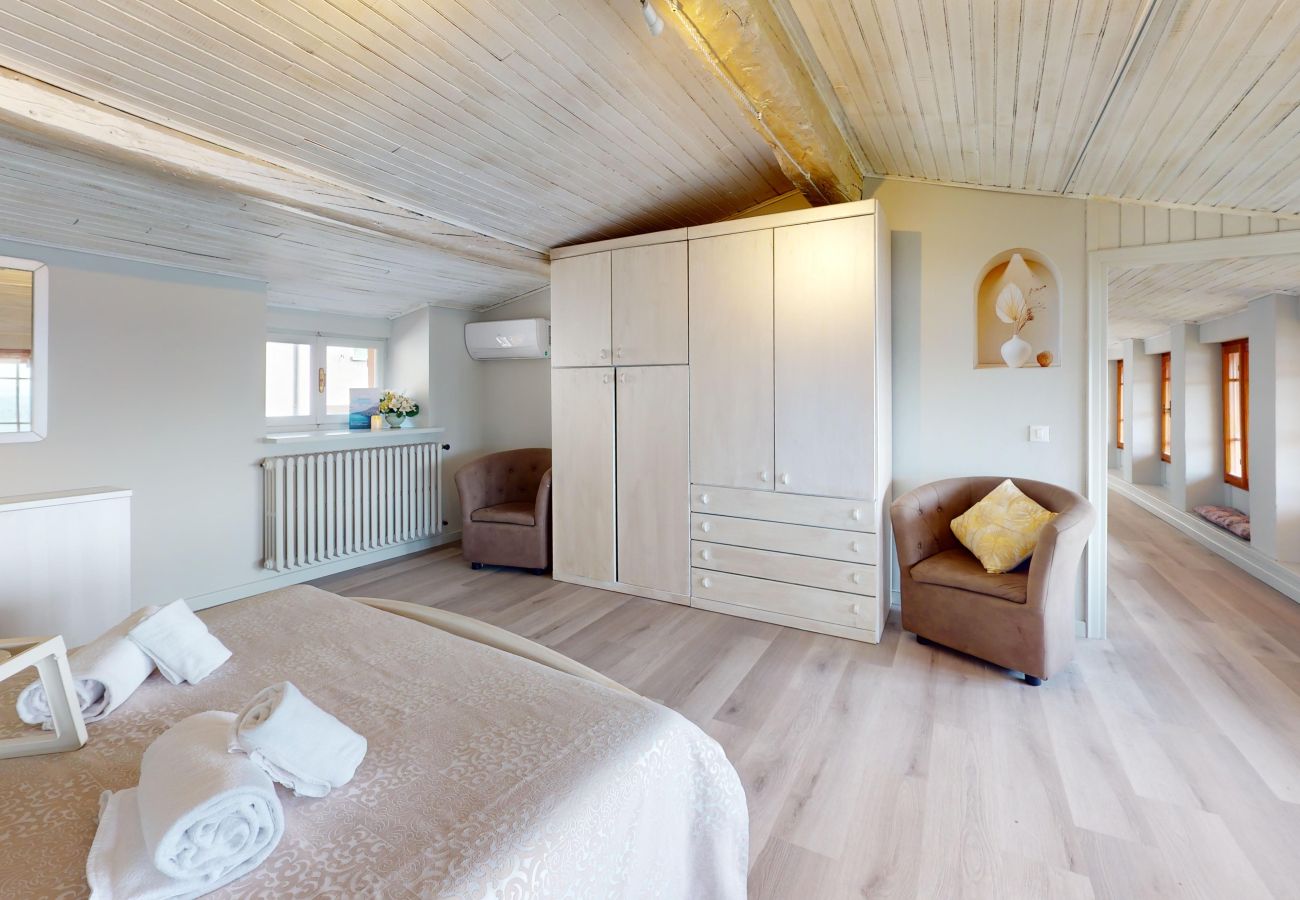 Ferienwohnung in Salò - ATTICO AGATA magic lake view By Bookinggardala