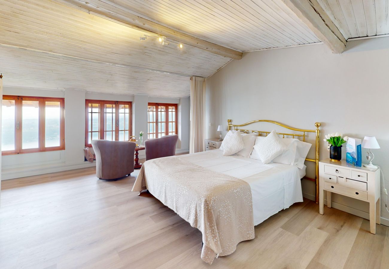 Ferienwohnung in Salò - ATTICO AGATA magic lake view By Bookinggardala