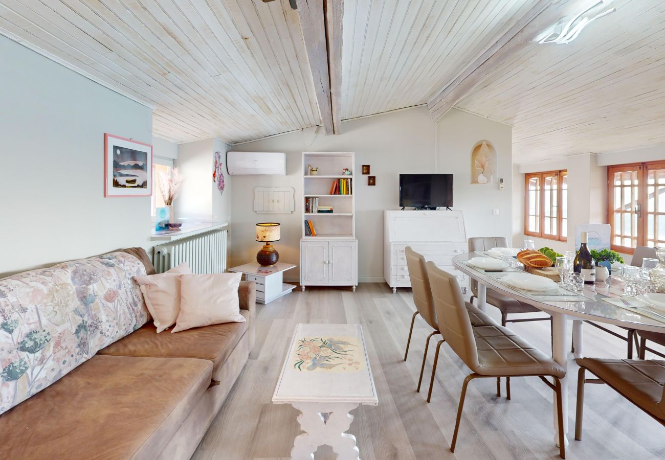 Ferienwohnung in Salò - ATTICO AGATA magic lake view By Bookinggardala