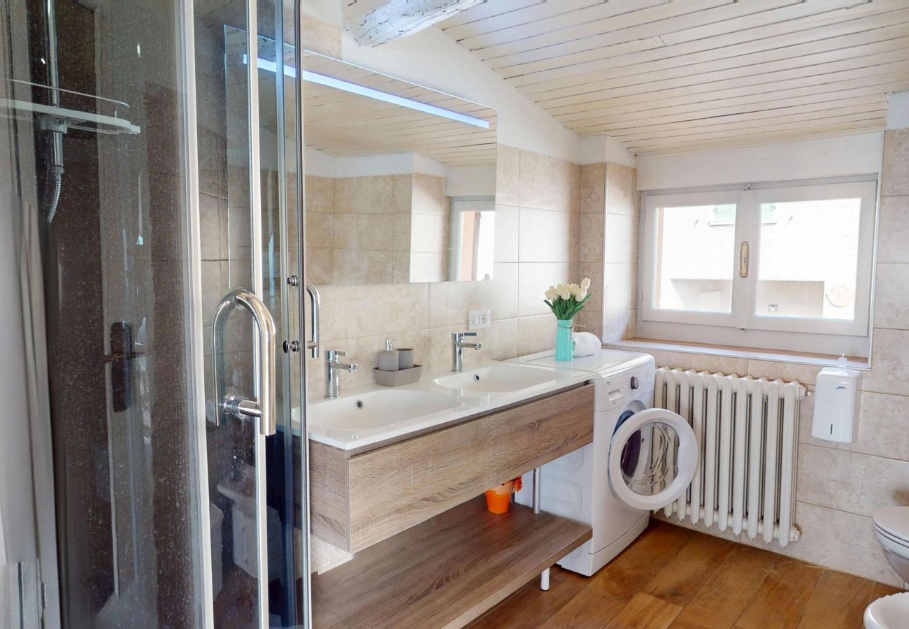 Ferienwohnung in Salò - ATTICO AGATA magic lake view By Bookinggardala