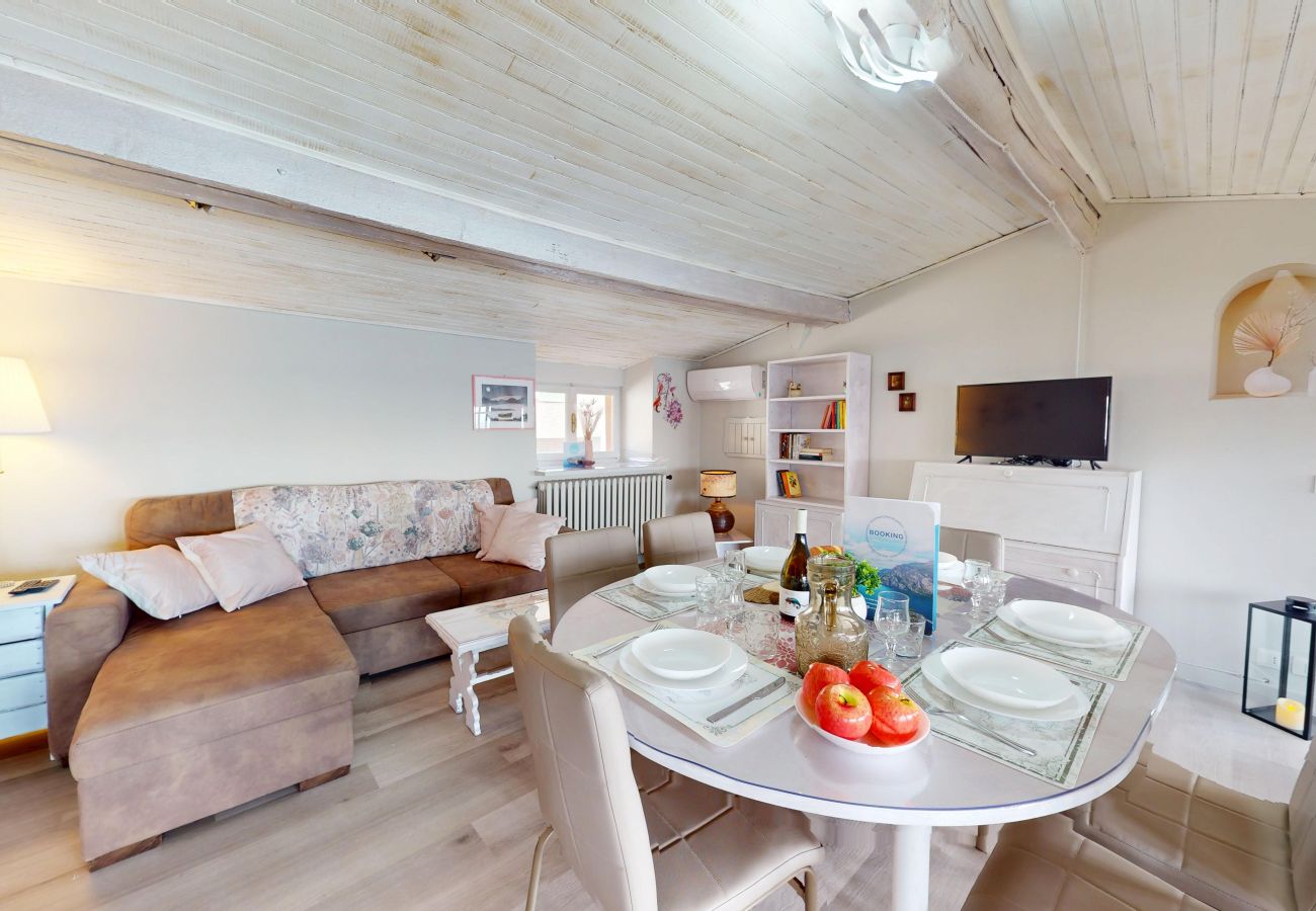 Ferienwohnung in Salò - ATTICO AGATA magic lake view By Bookinggardala