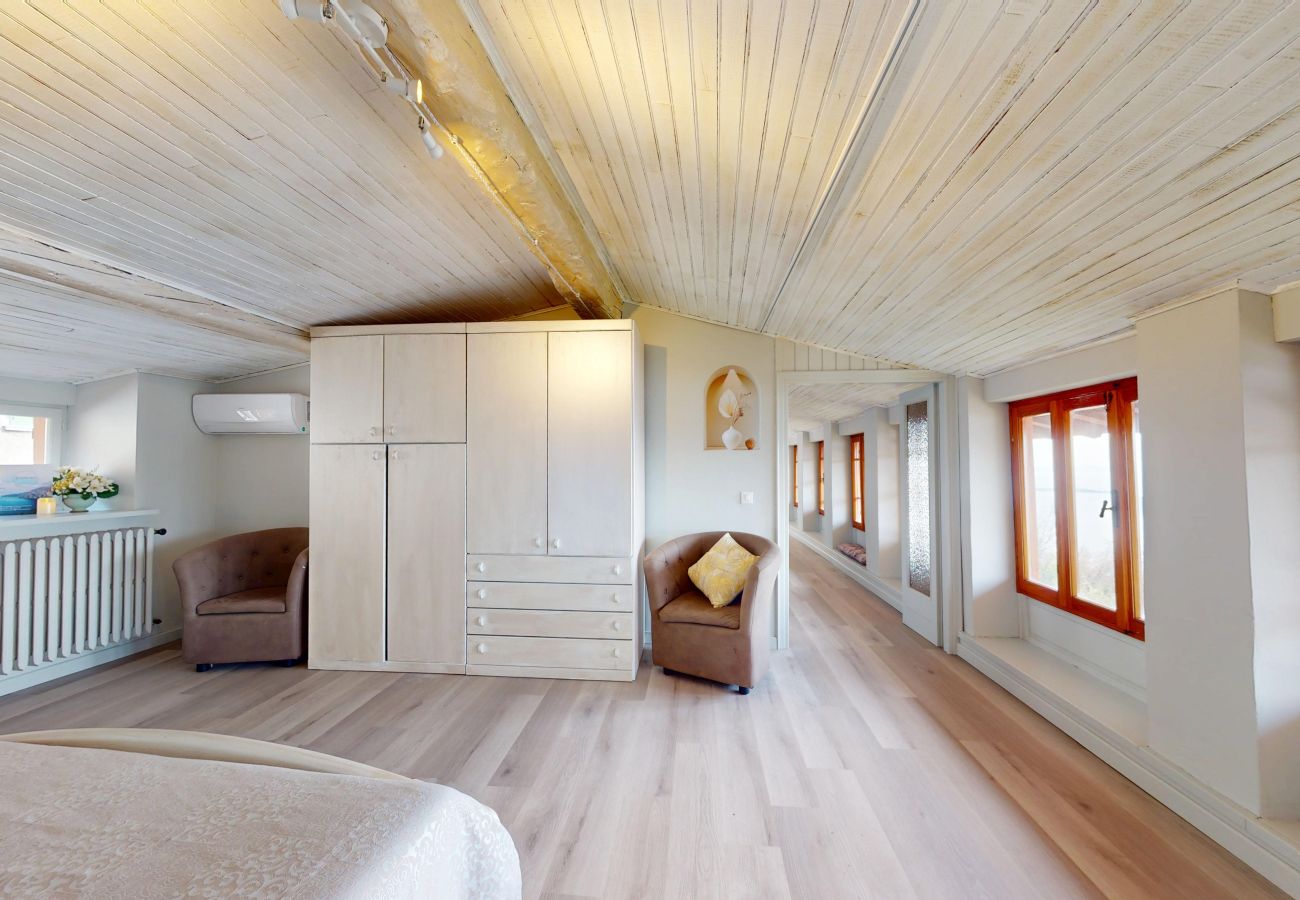 Ferienwohnung in Salò - ATTICO AGATA magic lake view By Bookinggardala