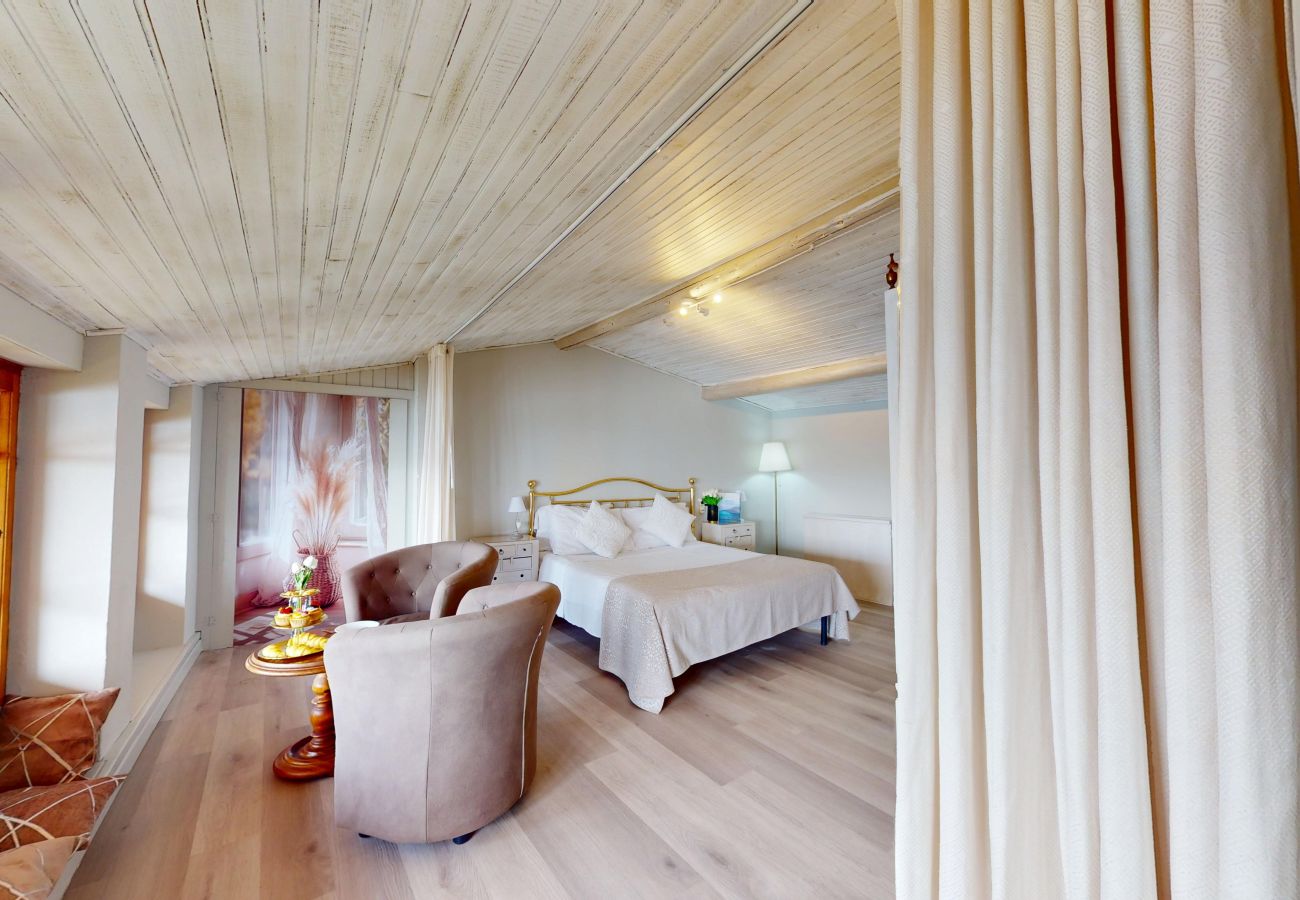 Ferienwohnung in Salò - ATTICO AGATA magic lake view By Bookinggardala