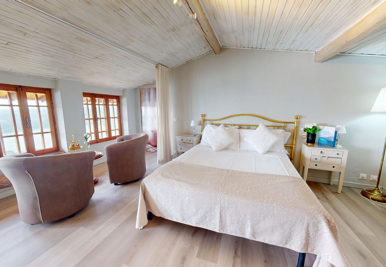 Ferienwohnung in Salò - ATTICO AGATA magic lake view By Bookinggardala