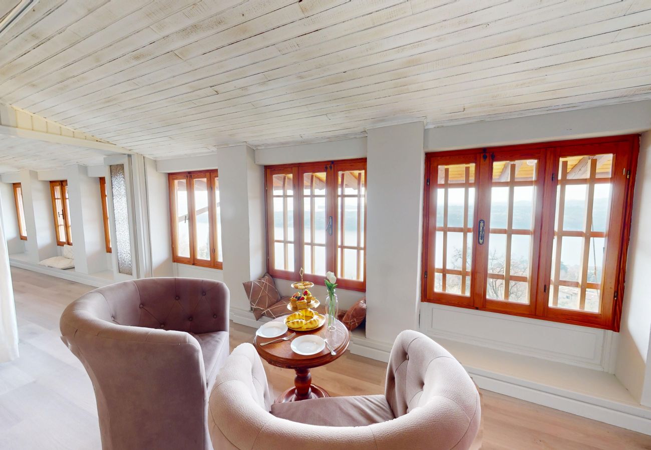 Ferienwohnung in Salò - ATTICO AGATA magic lake view By Bookinggardala