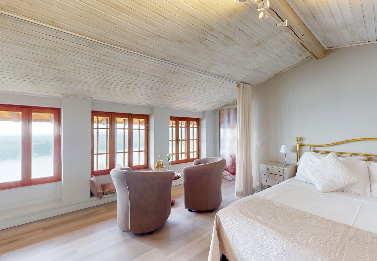 Ferienwohnung in Salò - ATTICO AGATA magic lake view By Bookinggardala