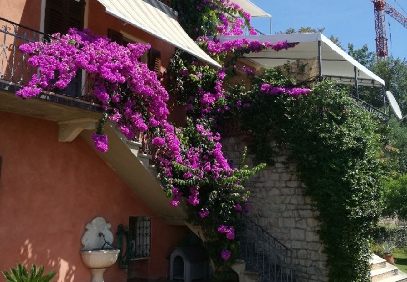 Ferienwohnung in Salò - Apt QUARZO Salò magic lake view By Bookinggardalak