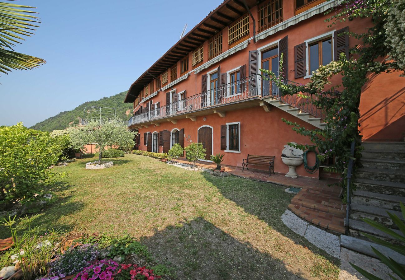 Ferienwohnung in Salò - Apt QUARZO Salò magic lake view By Bookinggardalak