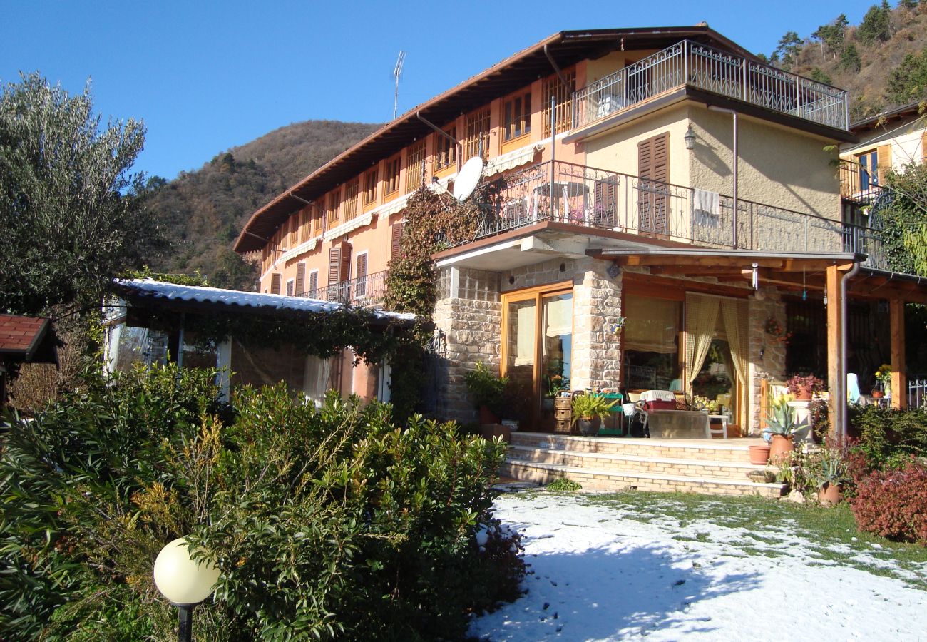 Ferienwohnung in Salò - Apt QUARZO Salò magic lake view By Bookinggardalak