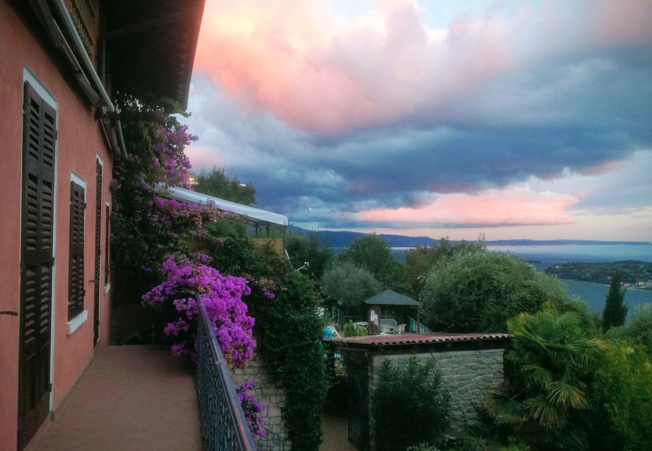 Ferienwohnung in Salò - Apt QUARZO Salò magic lake view By Bookinggardalak