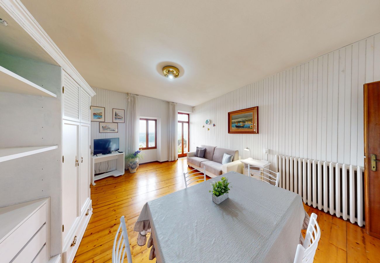 Ferienwohnung in Salò - Apt QUARZO Salò magic lake view By Bookinggardalak