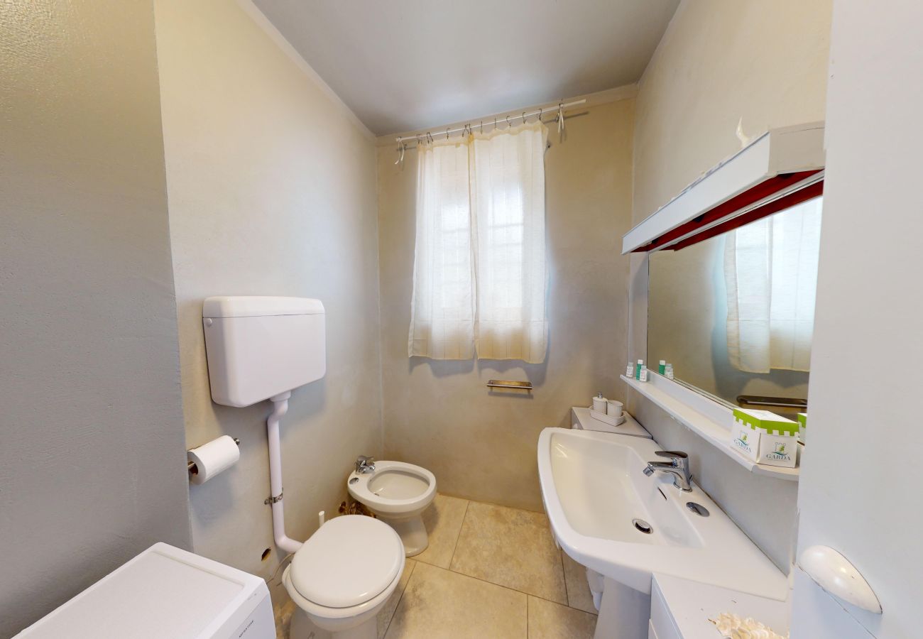 Ferienwohnung in Salò - Apt QUARZO Salò magic lake view By Bookinggardalak