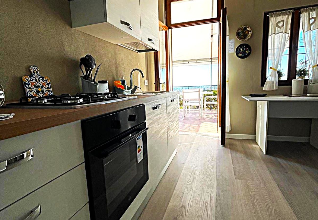 Ferienwohnung in Salò - Apt QUARZO Salò magic lake view By Bookinggardalak