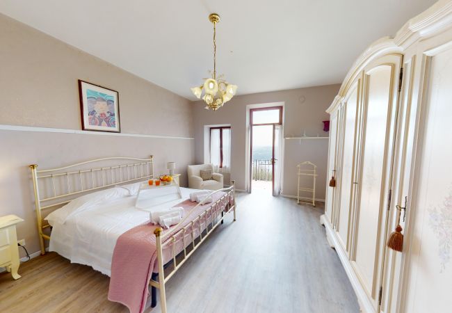 Ferienwohnung in Salò - Casale Massina GIADA a Salò By Bookinggardalake Ferienwohnung in Salò - Casale Massina GIADA a Salò By Bookinggardalake