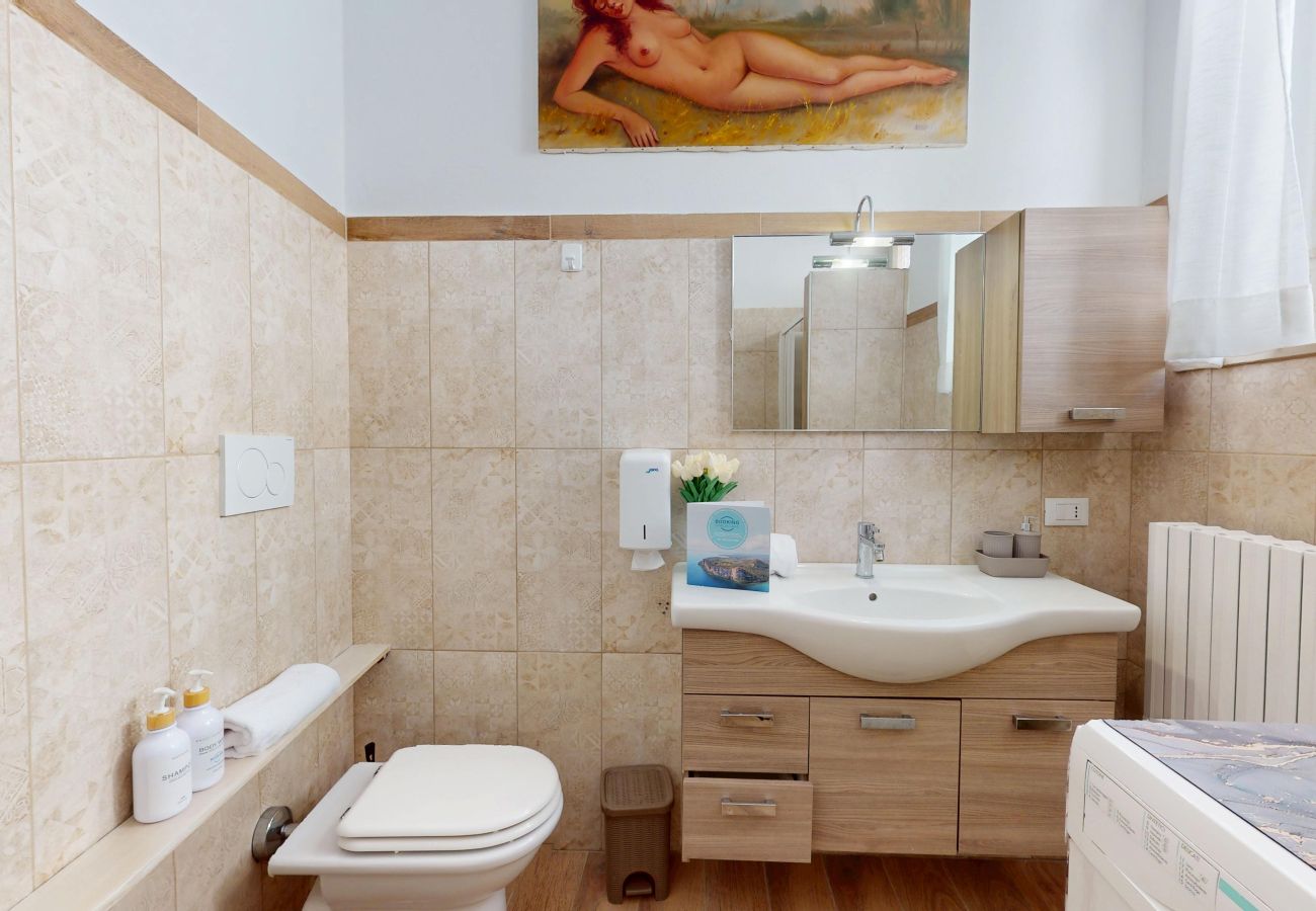 Ferienwohnung in Salò - Apt GIADA Salò magic view By Bookinggardalake