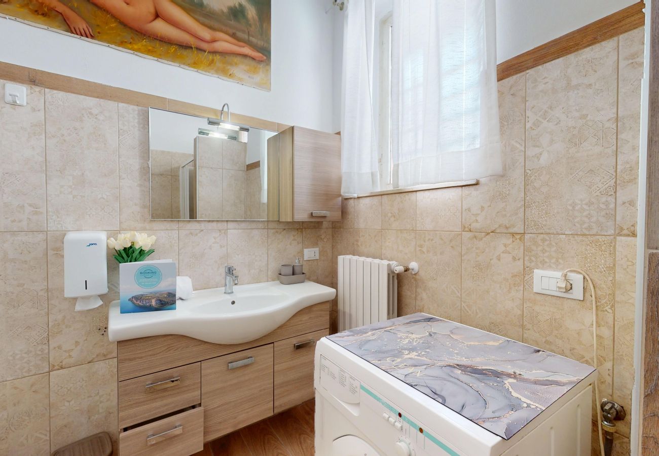 Ferienwohnung in Salò - Apt GIADA Salò magic view By Bookinggardalake