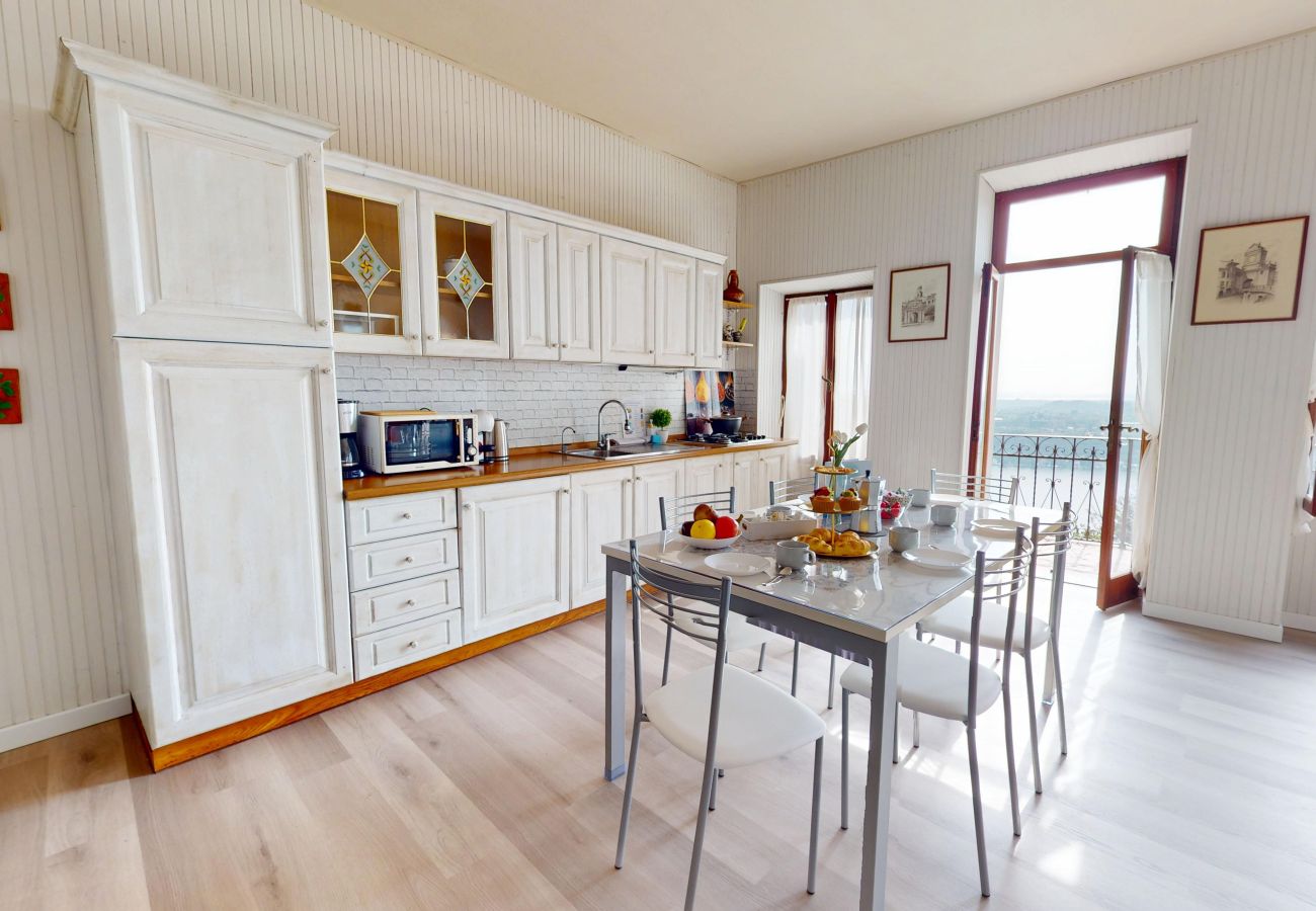 Ferienwohnung in Salò - Apt GIADA Salò magic view By Bookinggardalake