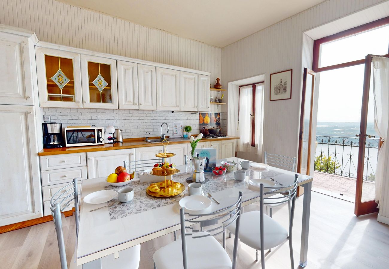 Ferienwohnung in Salò - Apt GIADA Salò magic view By Bookinggardalake