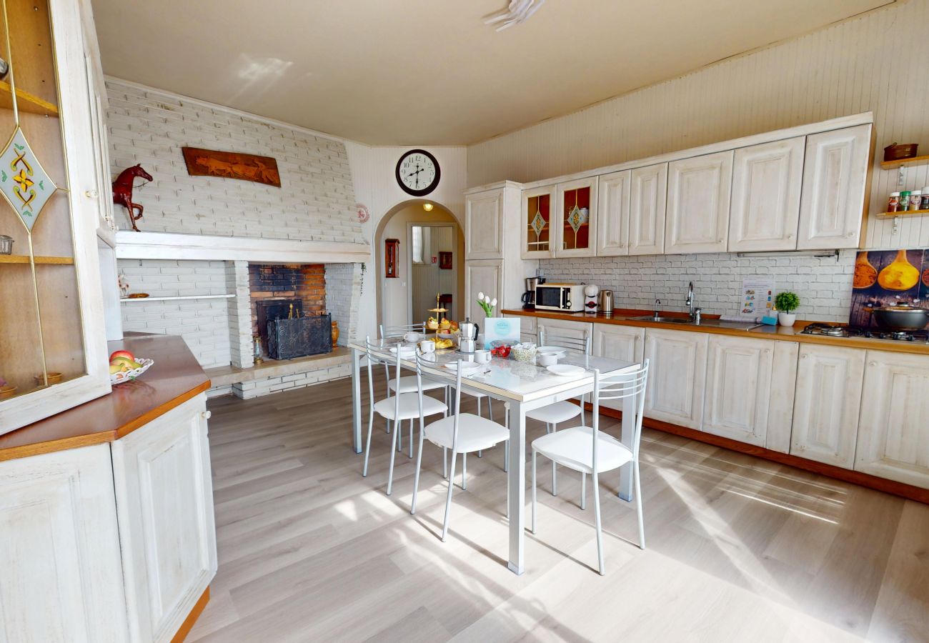 Ferienwohnung in Salò - Apt GIADA Salò magic view By Bookinggardalake