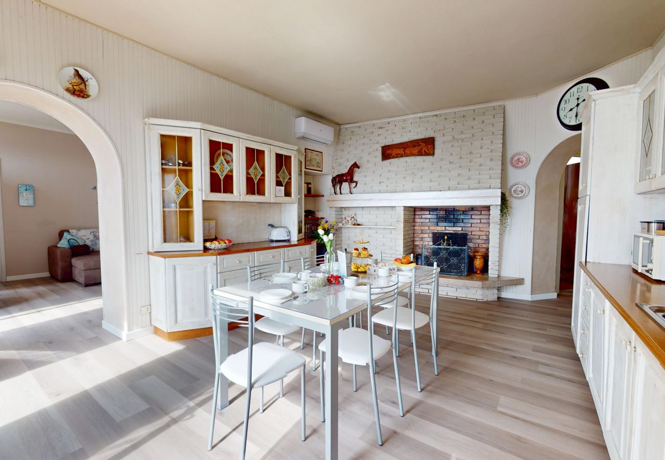 Ferienwohnung in Salò - Apt GIADA Salò magic view By Bookinggardalake