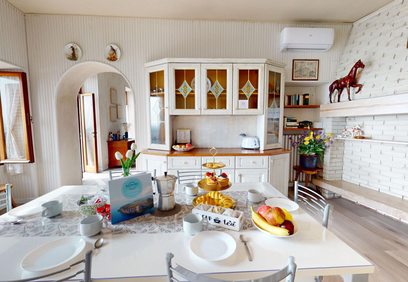 Ferienwohnung in Salò - Apt GIADA Salò magic view By Bookinggardalake