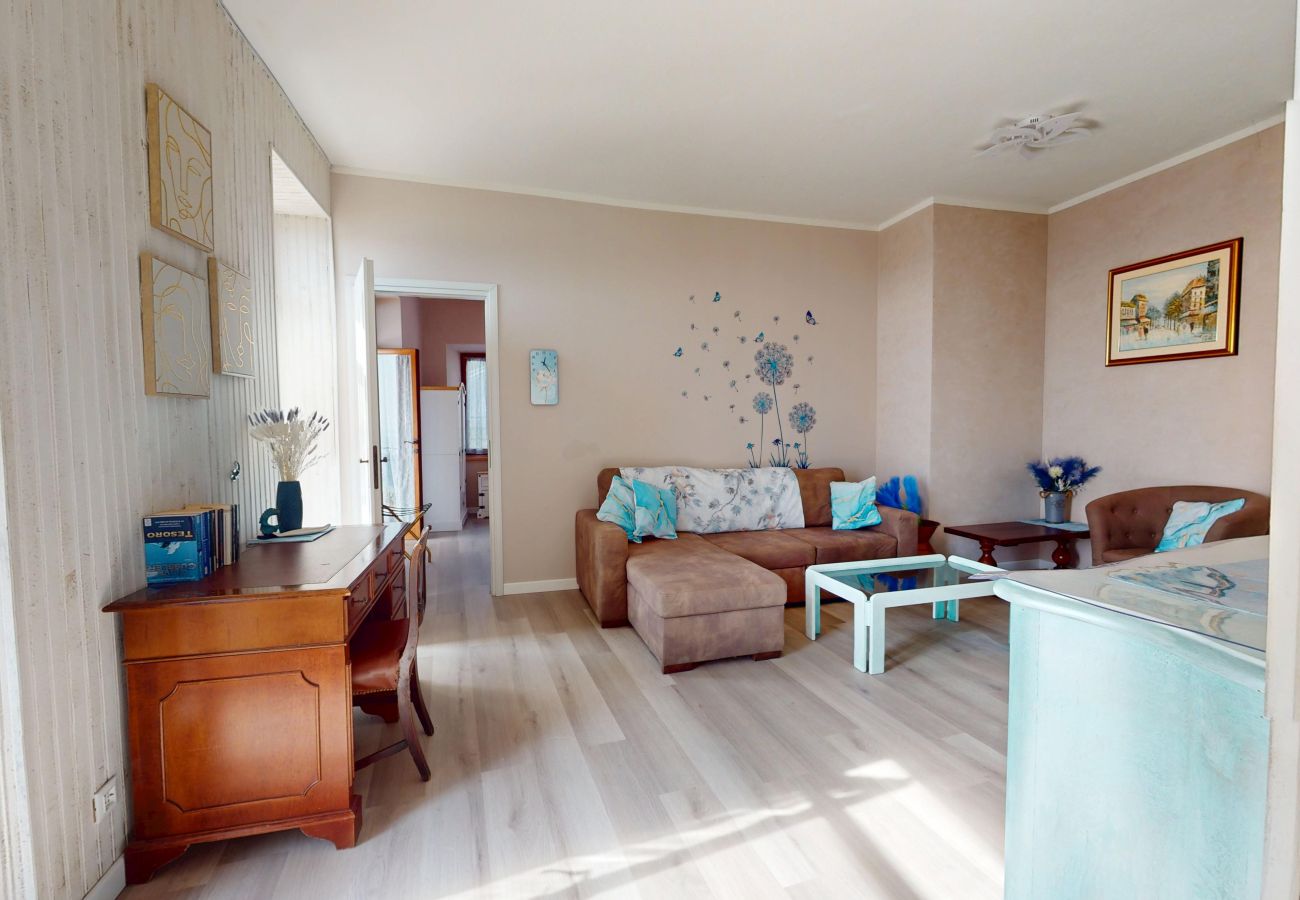 Ferienwohnung in Salò - Apt GIADA Salò magic view By Bookinggardalake