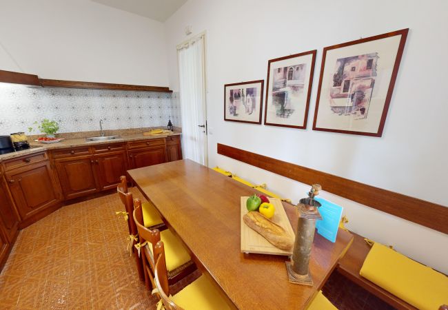 Villa in Salò - Villa Oleandri con piscina By Bookinggardalake Villa in Salò - Villa Oleandri con piscina By Bookinggardalake