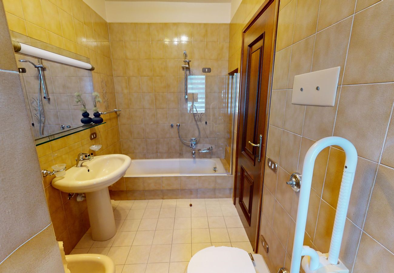 Villa in Puegnago sul Garda - Villa Fiorita with olive groove Bookinggardalake