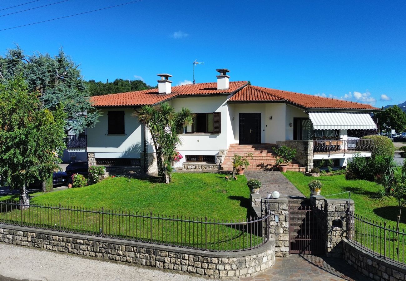 Villa in Puegnago sul Garda - Villa Fiorita a Puegnago By Bookinggardalake