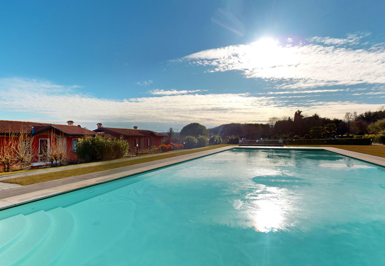 Ferienwohnung in Padenghe sul Garda - Garda Pleasure  2 rooms - garden By Bookinggardala