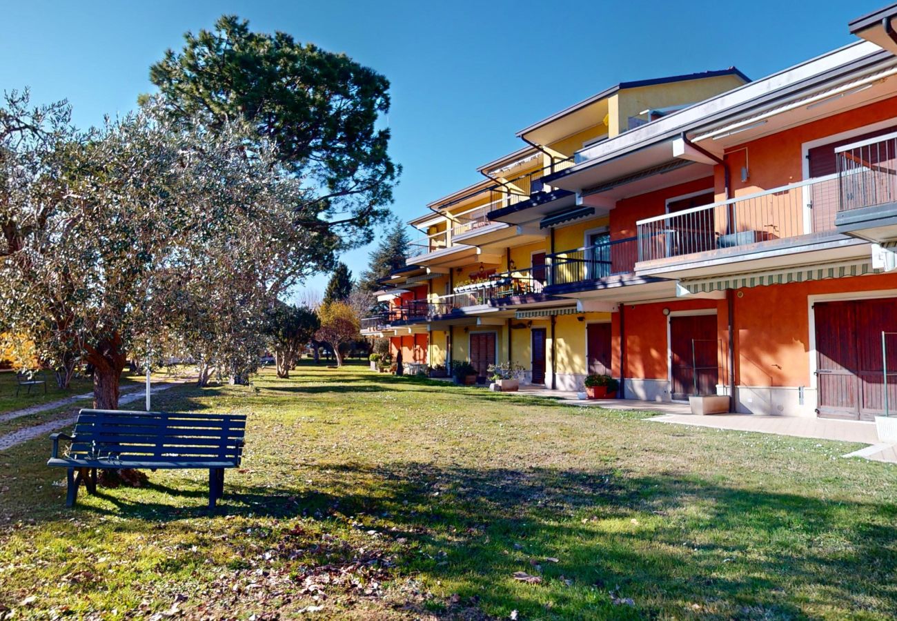 Ferienwohnung in Manerba del Garda - Apt sulla spiaggia romantica Maria Elena by Bookin