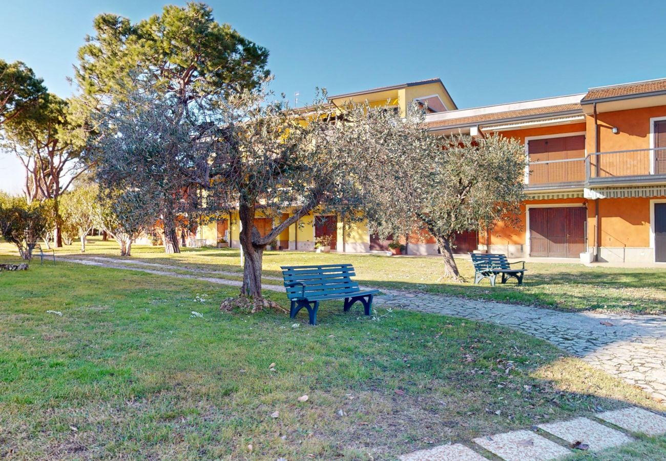 Ferienwohnung in Manerba del Garda - Apt sulla spiaggia romantica Maria Elena by Bookin