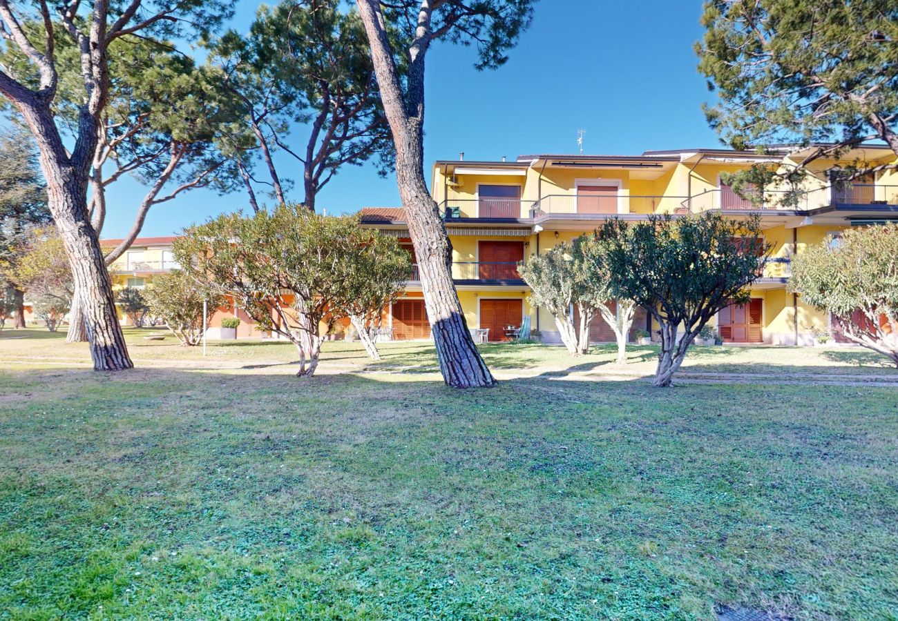 Ferienwohnung in Manerba del Garda - Apt sulla spiaggia romantica Maria Elena by Bookin