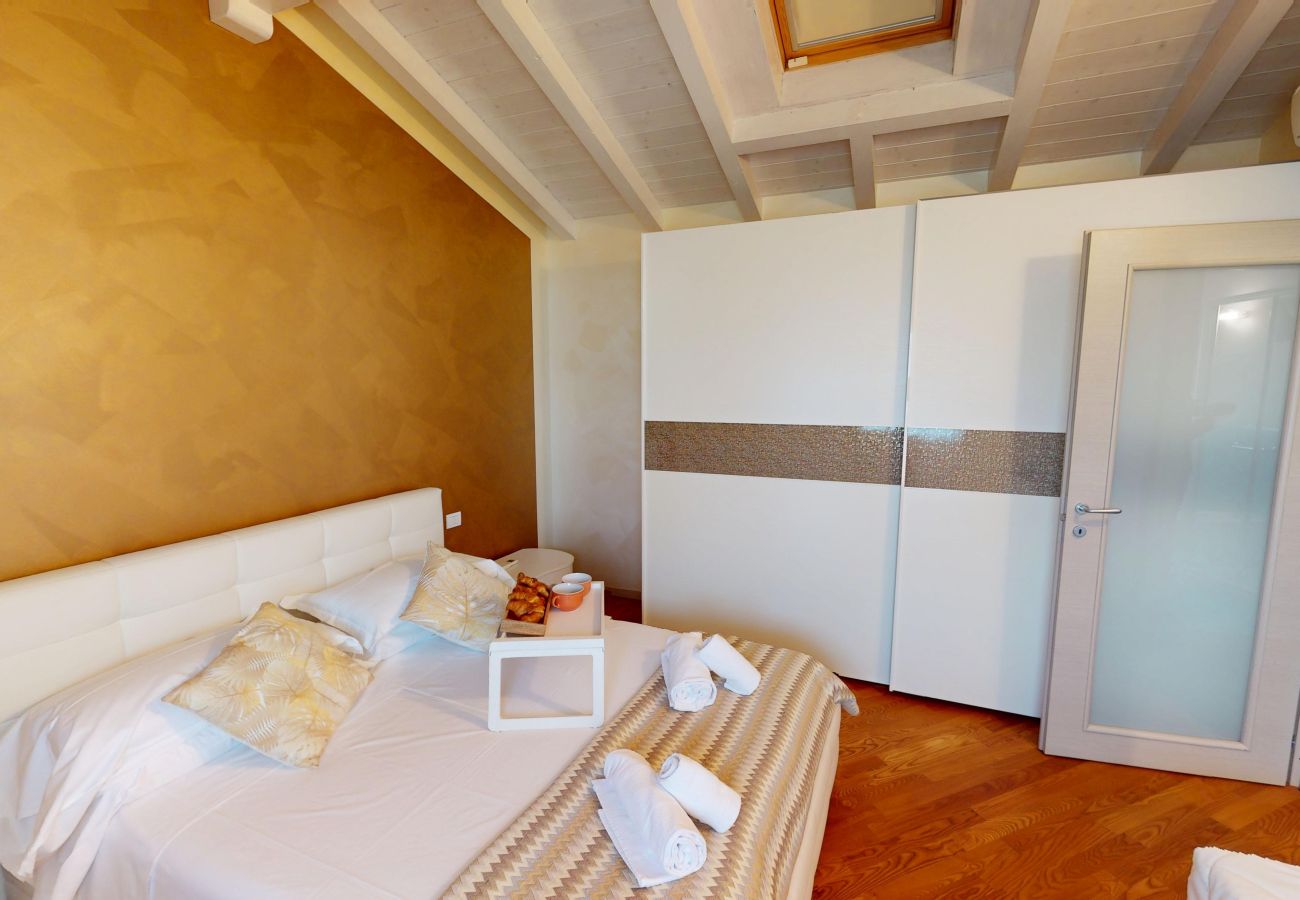 Chalet in Manerba del Garda - Maison Belvedere free wi-fi By Bookinggardalake