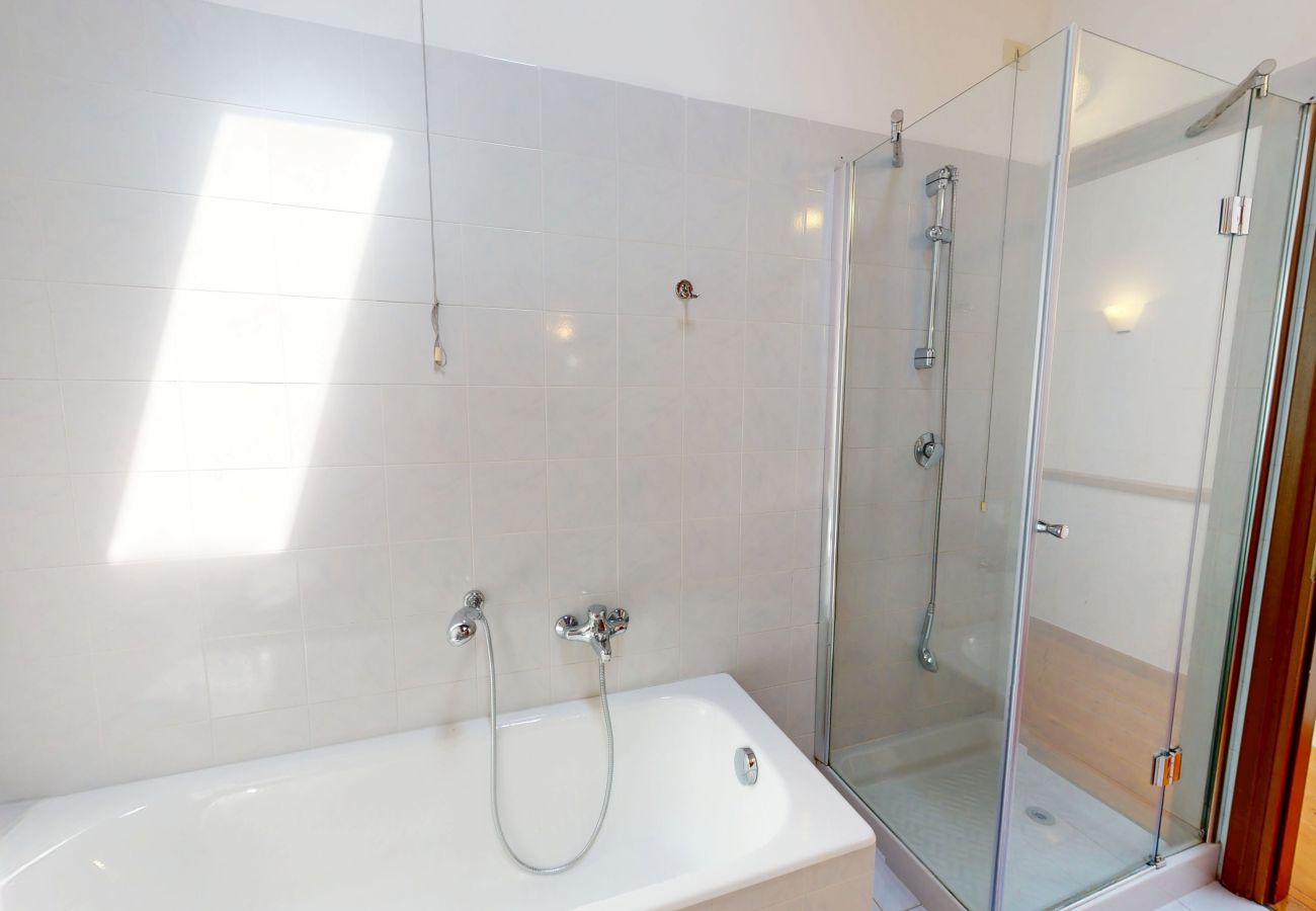 Ferienwohnung in San Felice del Benaco - Garda View romantic apt with pool by Bookinggardal