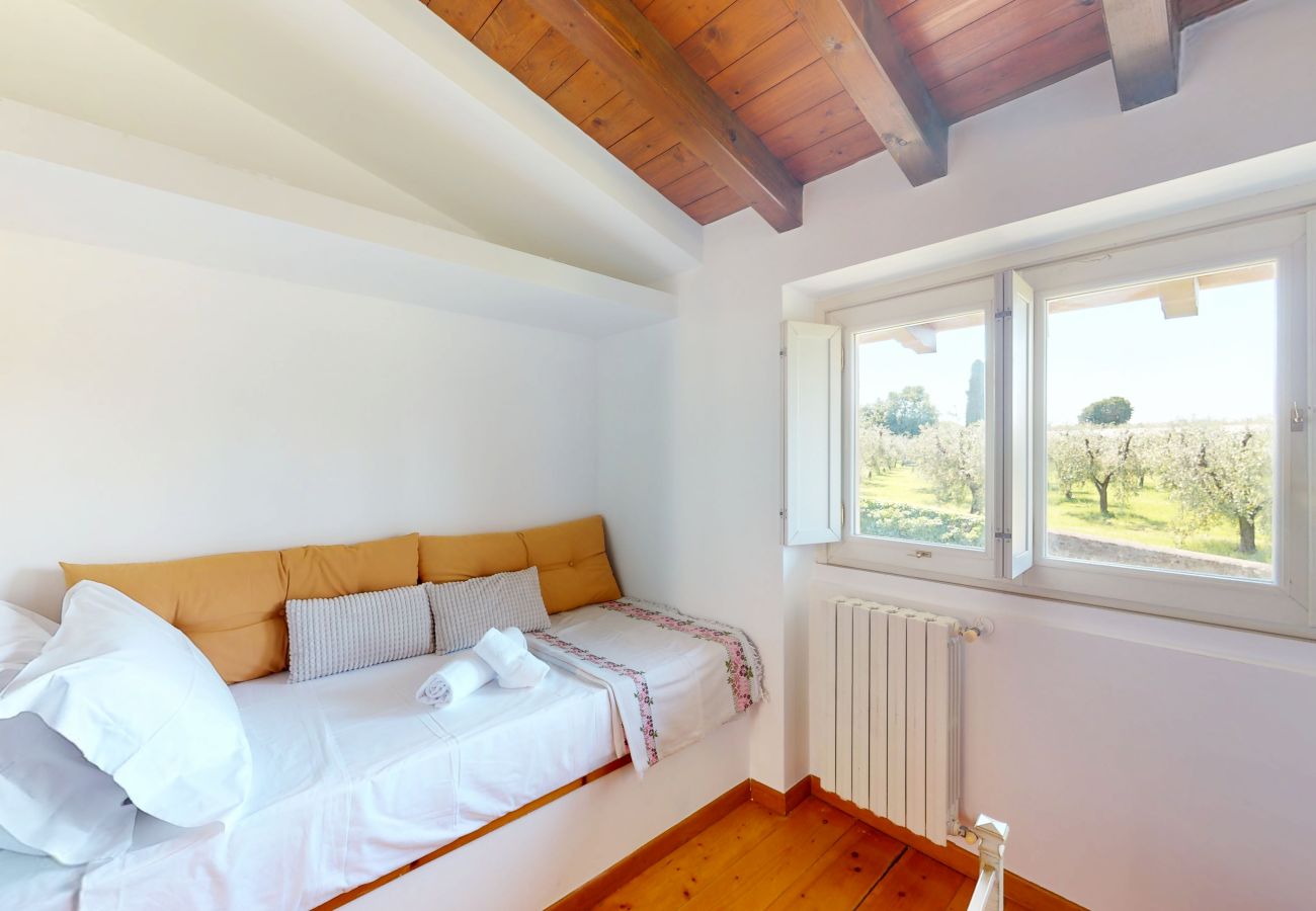 Ferienwohnung in San Felice del Benaco - Garda View romantic apt with pool by Bookinggardal