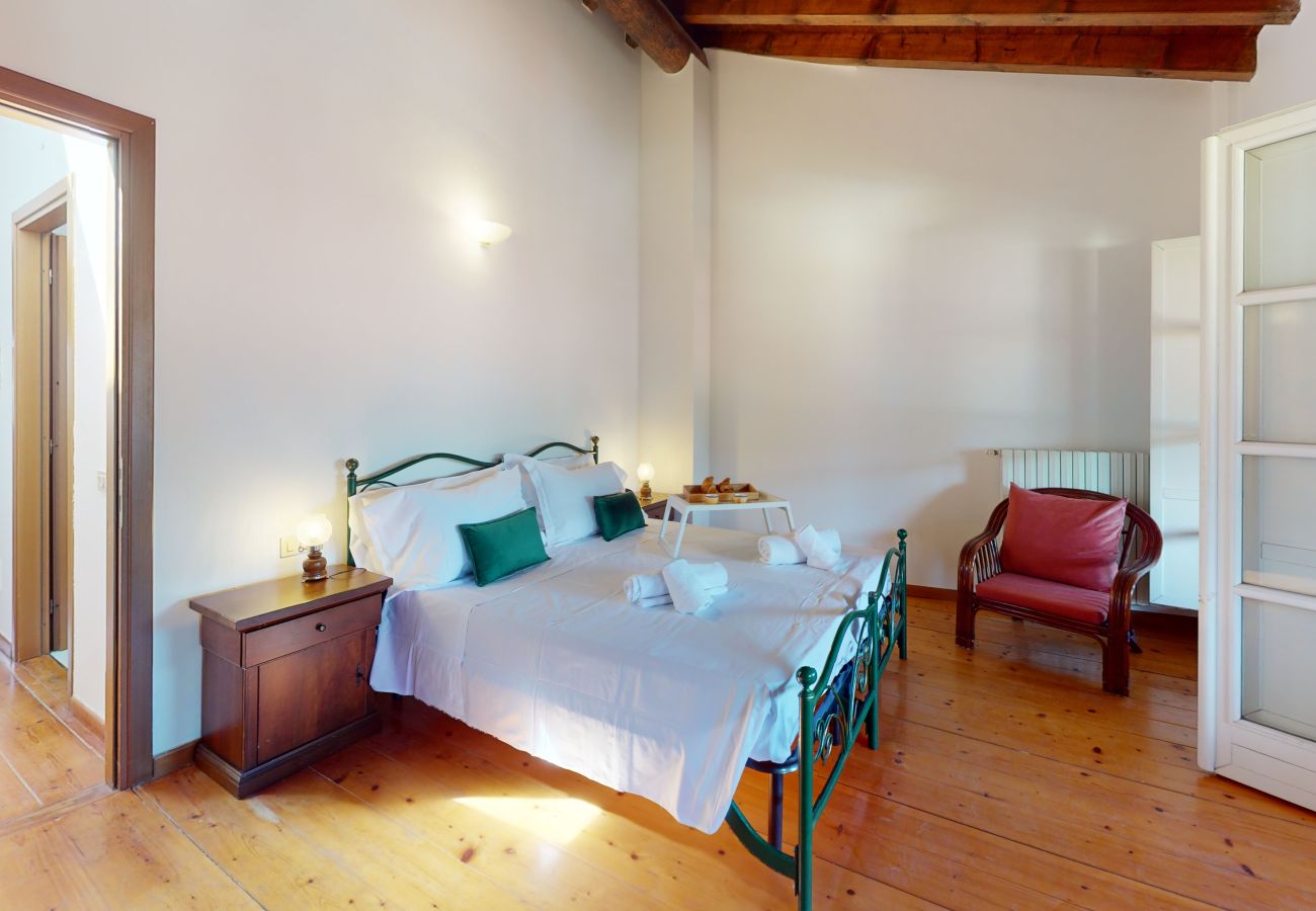 Ferienwohnung in San Felice del Benaco - Garda View romantic apt with pool by Bookinggardal