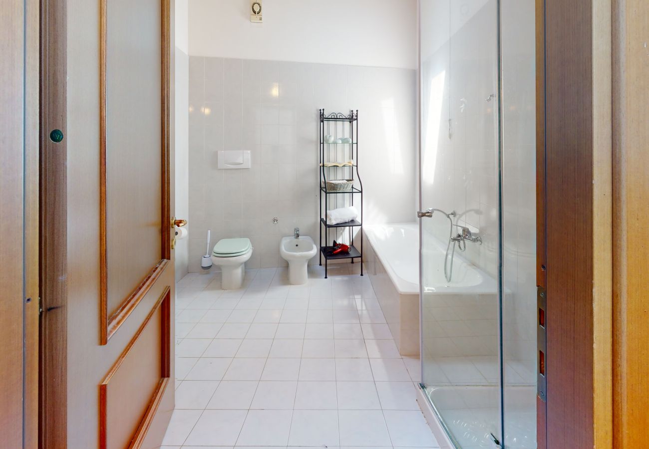 Ferienwohnung in San Felice del Benaco - Garda View romantic apt with pool by Bookinggardal