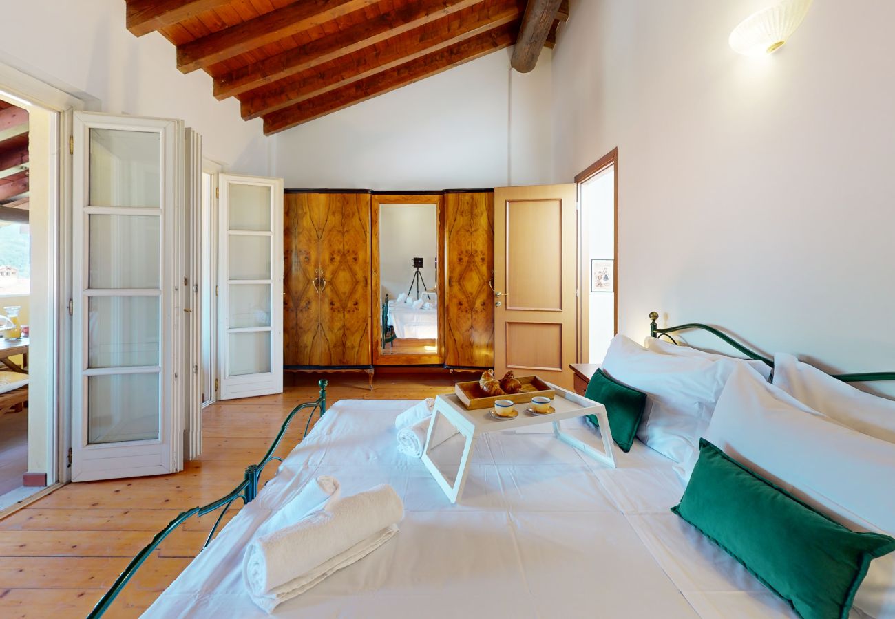 Ferienwohnung in San Felice del Benaco - Garda View romantic apt with pool by Bookinggardal