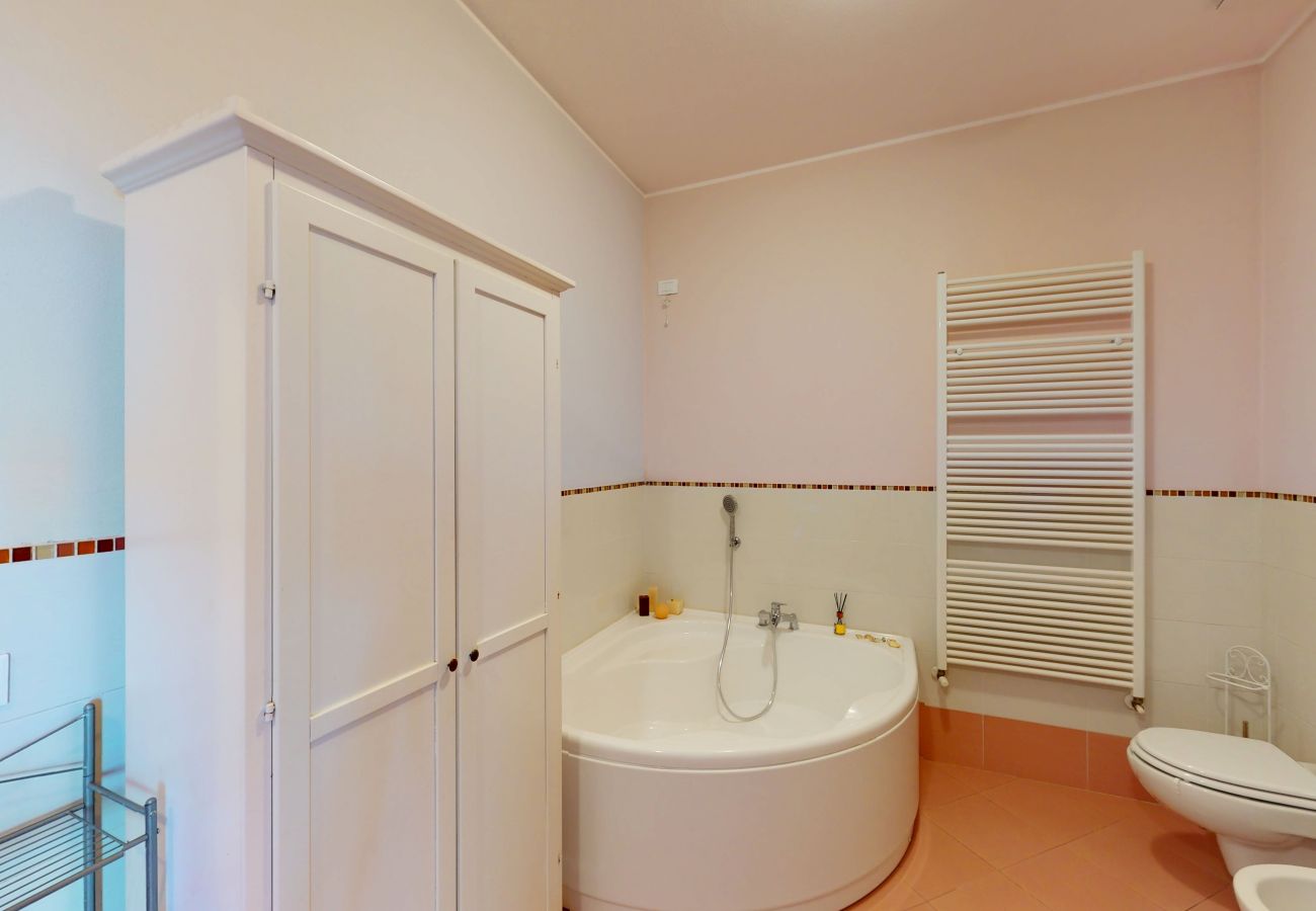 Ferienwohnung in Moniga del Garda - Agape Apartment by Bookinggardalake