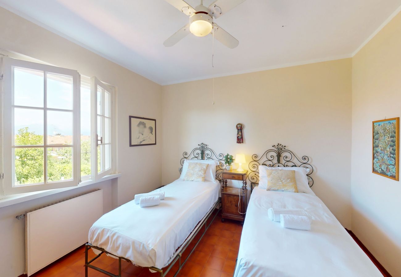Villa in Sirmione - Villa Valentine Lakeside by Bookinggard