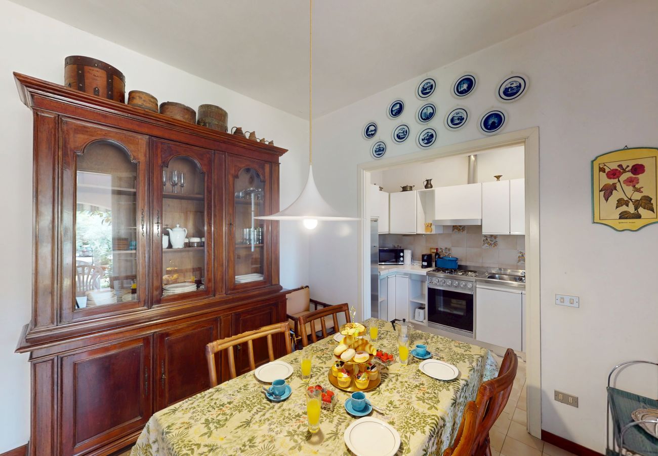 Villa in Sirmione - Villa Valentine Lakeside by Bookinggard