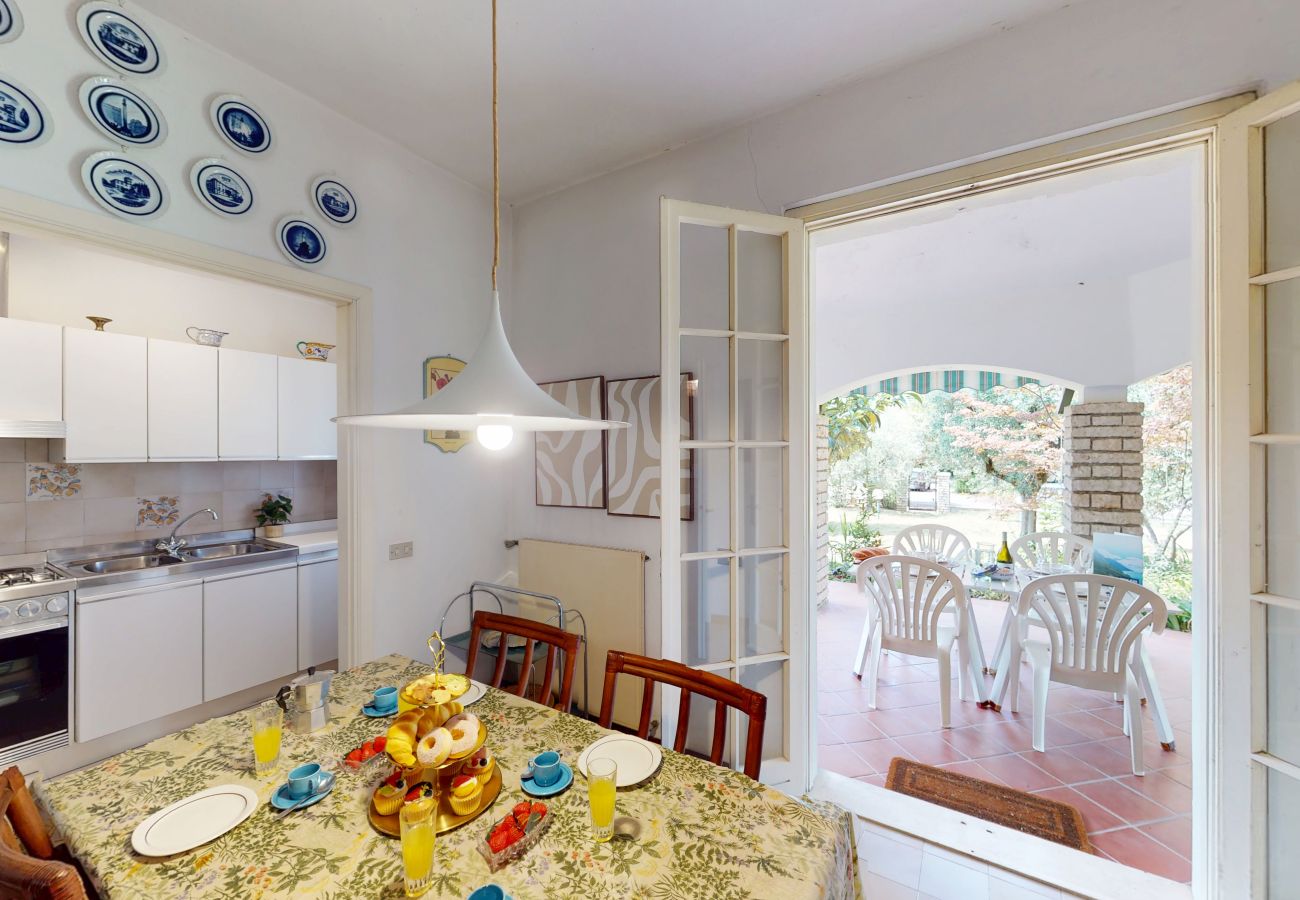 Villa in Sirmione - Villa Valentine Lakeside by Bookinggard